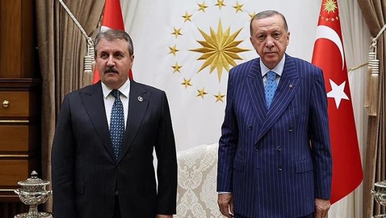 Cumhur İttifakı ortağı Mustafa Destici, asgari ücrete yapılacak zamla ilgili tahminini paylaştı