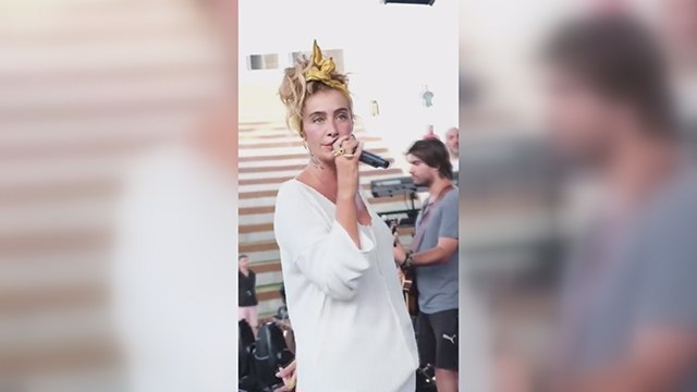 Sıla, babam sürpriz yaptı diyerek paylaşmıştı