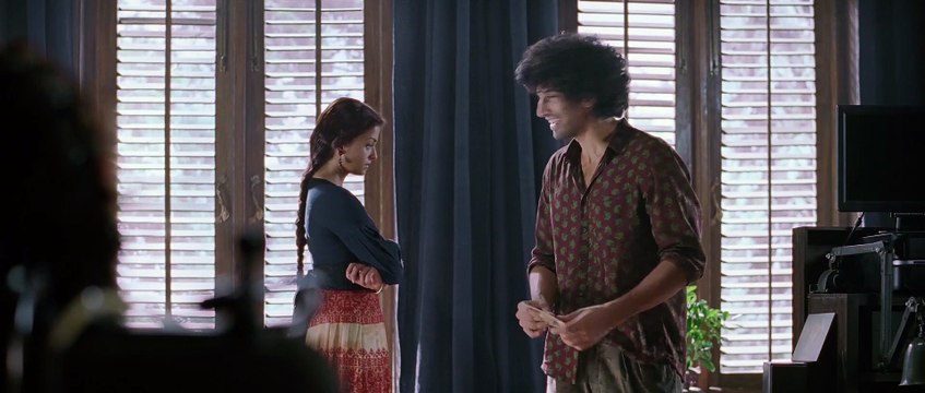 मुझे हमारे बीच की ये दूरी बहुत पसंद है......अगर ये ना रहे तो मुझे तुम्हारे करीब आने का बहाना ना मिले