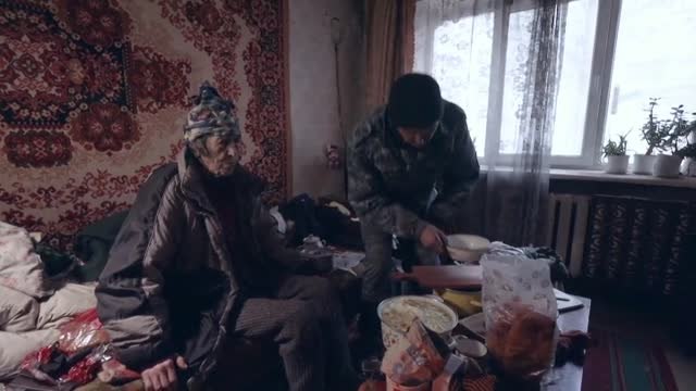 Residentes de Jersón recuperan la energía en sus hogares