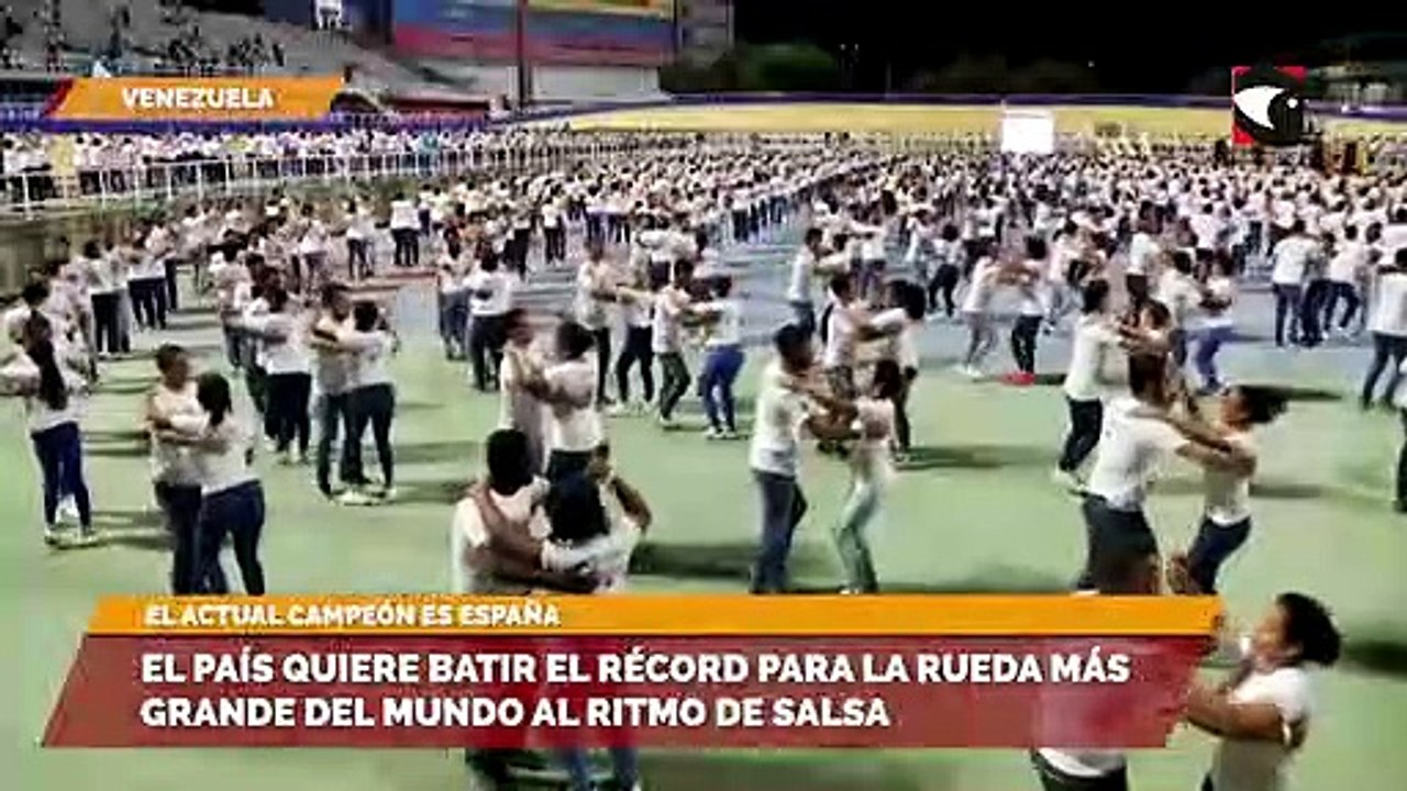 El país quiere batir el récord para la rueda más grande del mundo al ritmo de salsa