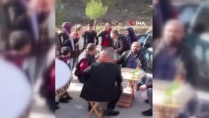 Gelin alma töreninde gelin aracının önünü okey masasıyla kestiler
