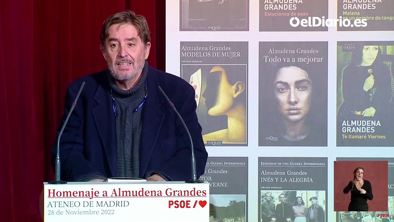 García Montero recuerda a Almudena Grandes: “Se nos pone un nudo en la garganta cuando llegamos a Madrid y anuncian su nombre”