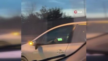 Seyir haliyken maç izleyen sorumsuz sürücü kamerada