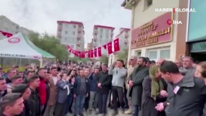 Şehit Teğmen Öztürkmen'in silah arkadaşlarının okuduğu marş tüyleri diken diken etti