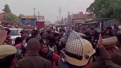 फिरोजाबाद: शव सड़क पर रखकर लगाया जाम, मुआवजा मांगा