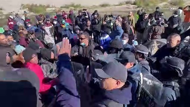 Desalojan a cientos de migrantes venezolanos de campamento en la mexicana Ciudad Juárez