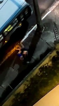 Homem é flagrado agredindo mulher e a colocando a força em carro em Fortaleza