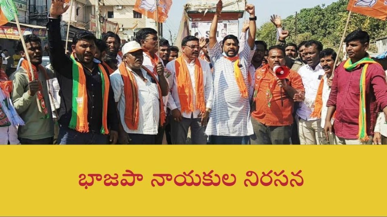 కాగజ్ నగర్: ప్రజాస్వామ్యంలో నిర్భంధాలకు తావే లేదు