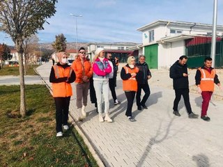 KONYA'DA BARINAĞI ZİYARET EDEN TUĞBA ÖZAY KURUNUN YANINDA YAŞ YANMASIN