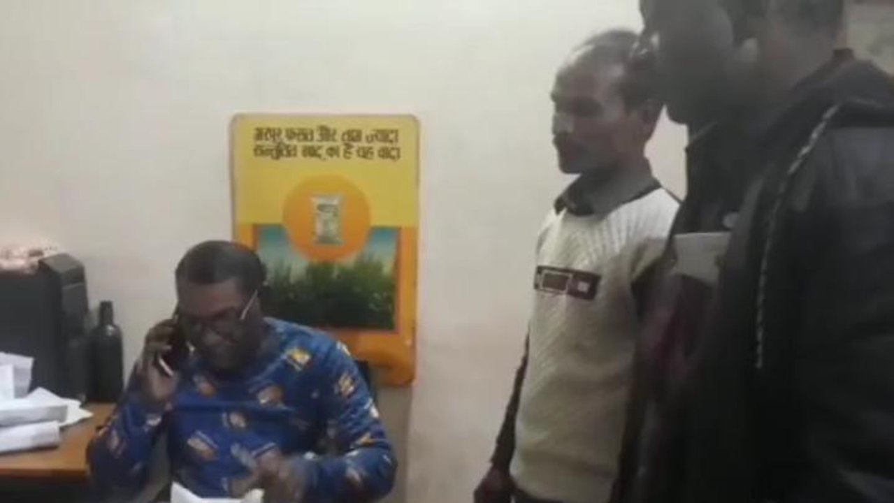 मंदसौर :यूरिया की कमी से किसान परेशान ,अधिकारियों के अनुसार पर्याप्त मात्रा में है खाद