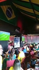 Torcedores cantam em jogo do Brasil contra a Suíça