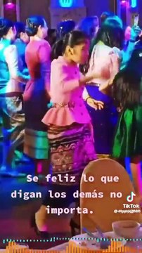 Une petite danse insolite et assez inhabituelle