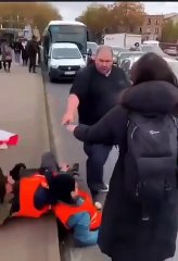 Des automobiliste que ces militants écologistes n'auraient pas du embêter à Paris