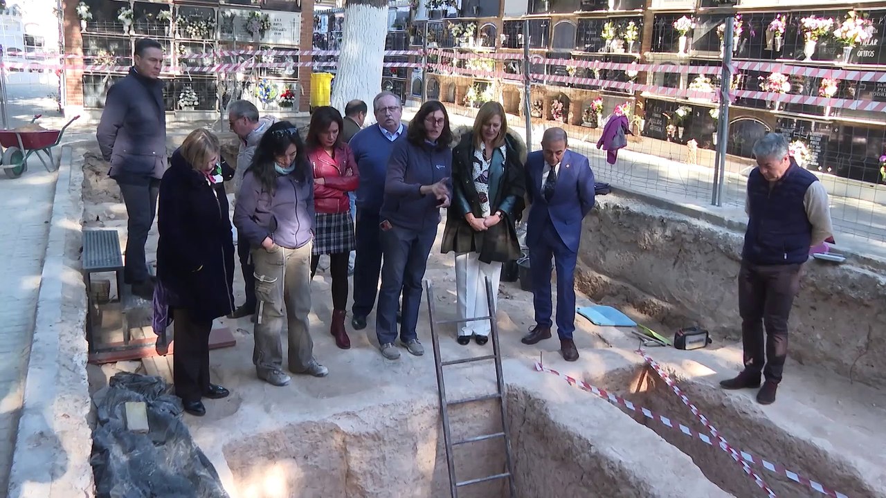 Hallados los primeros 17 cuerpos de represaliados en la fosa común del cementerio de Osuna