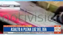 Cámaras de seguridad captan el momento exacto en que sujetos bajan de un taxi y cortan el rostro a un hombre