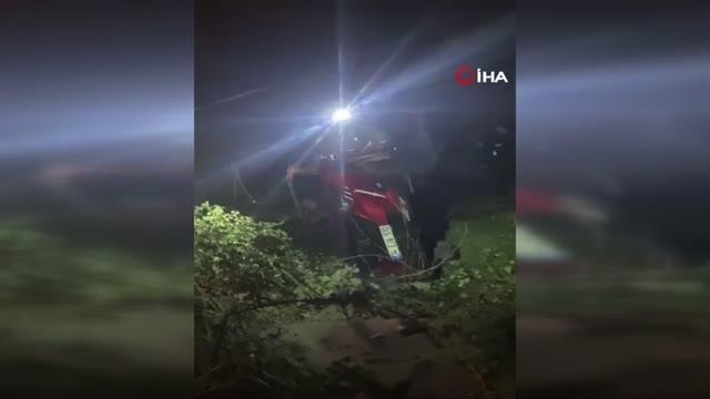 Ağaçlık alana uçan otomobil alev alev yandı: 1'i polis 2 kişi hayatını kaybetti