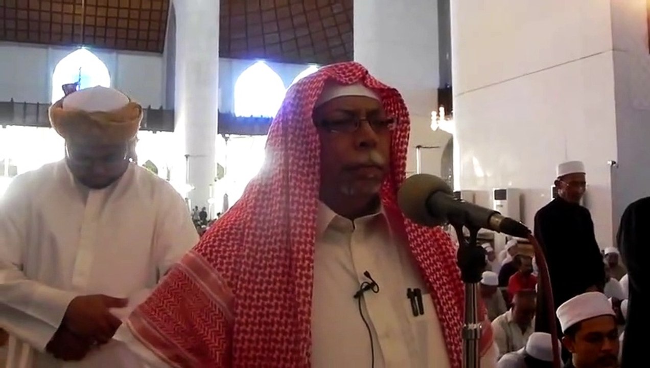 Azan Masjid-Al-Haram Mu'adhin Shiekh Ali Ahmed Mulla ..Performs Adhan ...