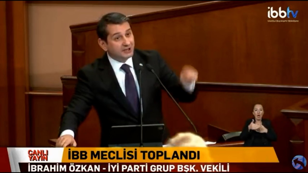 İYİ Parti Grup Başkanvekili: Rabia heykellerini kaldıranların kafası karışık