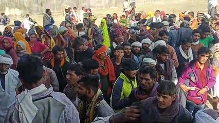 Video : खाद के लिए उमड़ी भीड़, किसानों ने किया हंगामा