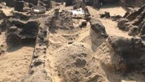 Toprağı kazan arkeologlar, mezardan çıkan altınlarla büyük bir mutluluk yaşadı
