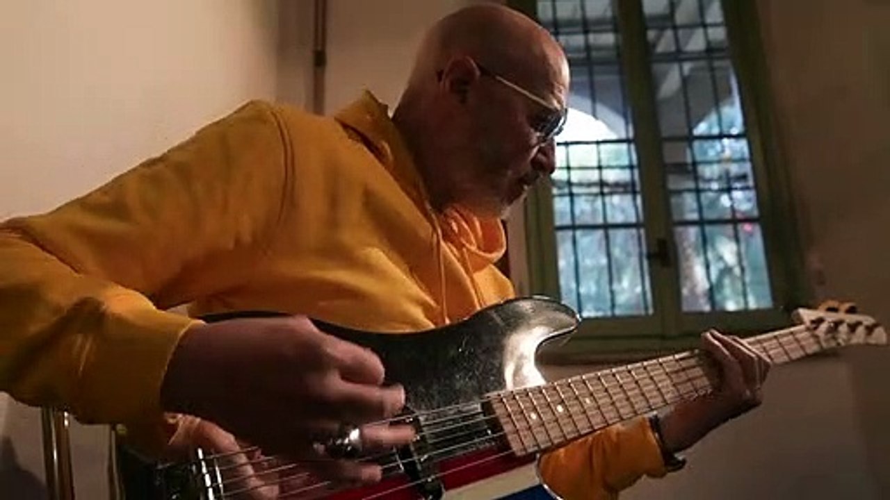 Laboratorio Noah Guitars Lambrate: qui nascono le chitarre in alluminio più amate da Lou Reed, Bruce Springsteen, Sting e Ben Harper