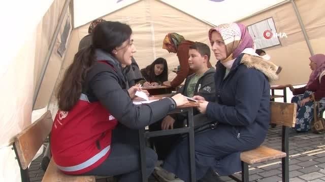Depremin izlerini silebilmek için gece gündüz çalışıyorlar