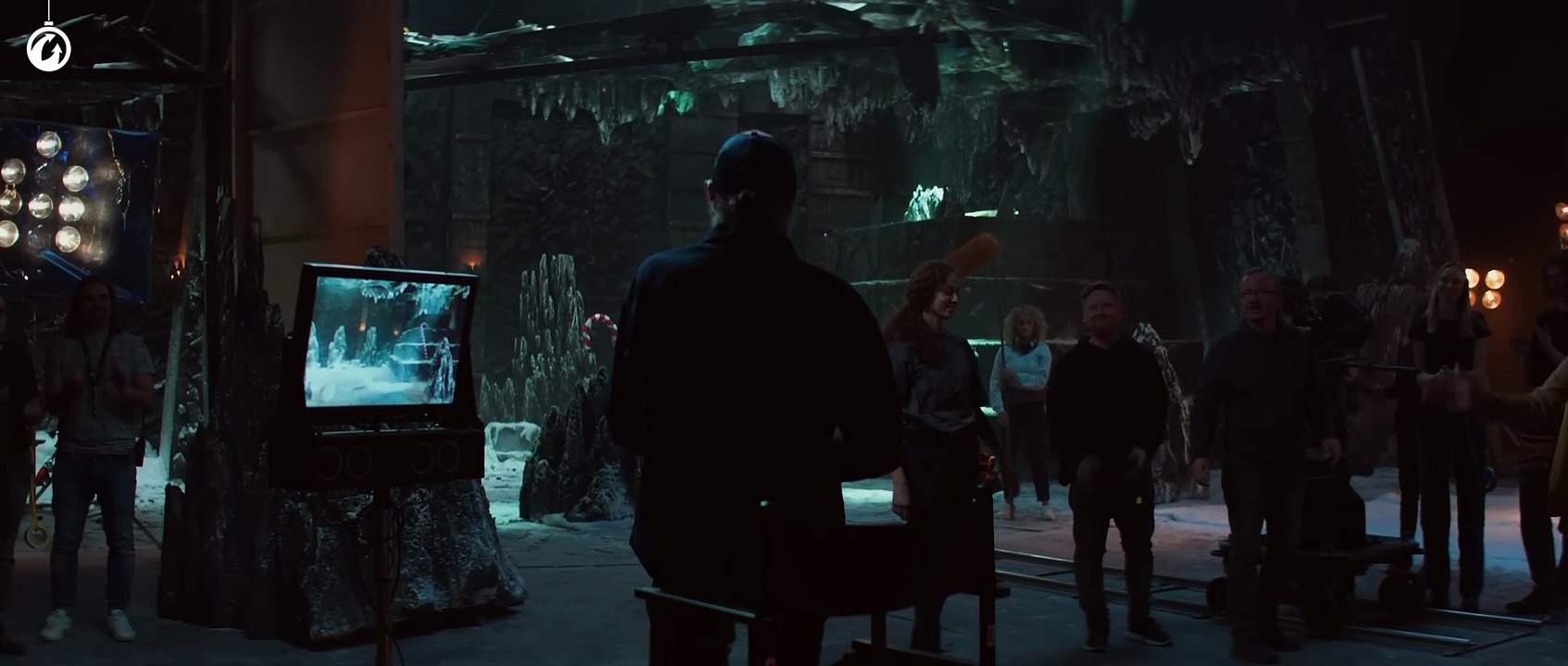 Im Weihnachtstrailer von World of Tanks rettet Arnold Schwarzenegger das Fest eines kleinen Jungen