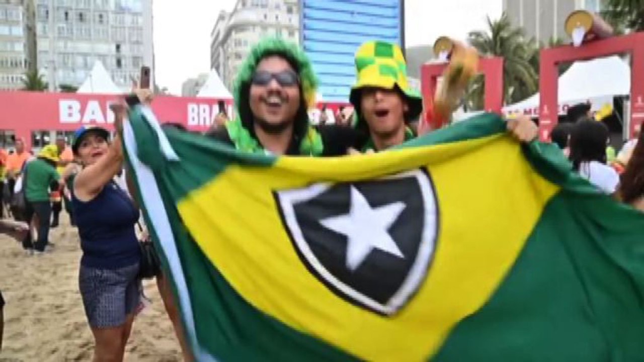 Il Brasile agli ottavi, esplosione di gioia sulla spiaggia di Rio