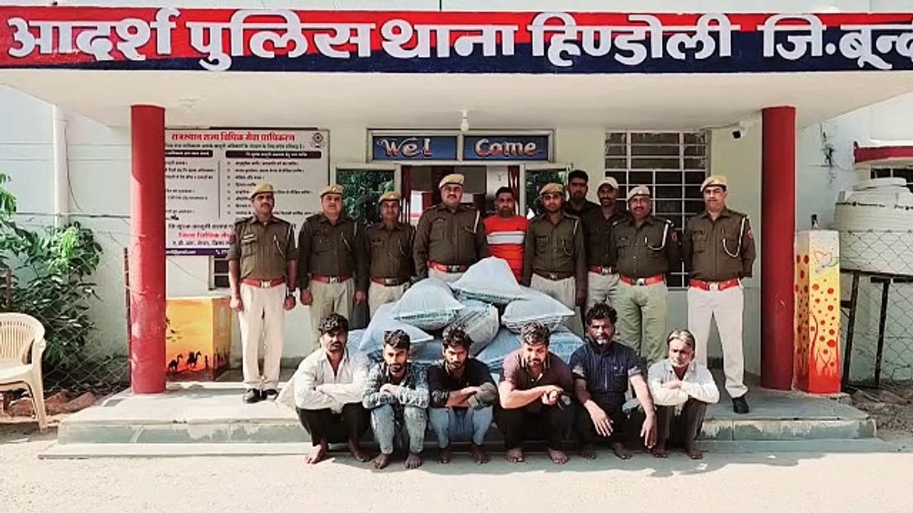 ढाई लाख का सोना चुराने वाला बदमाश चढ़ा पुलिस के...