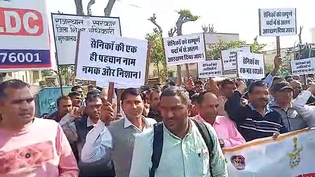 सड़क पर उतरे पूर्व सैनिक, आरक्षण को लेकर सीएम व पीसीसी चीफ के खिलाफ लगाए नारे