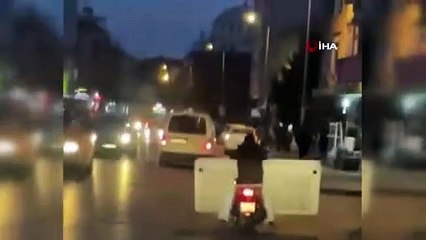 Daha önce hiç görmediniz! Trafikte bu da oldu