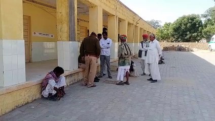 Video: पेड़ पर झूली बालिका, युवक की रस्सी टूटी तो हुआ फरार