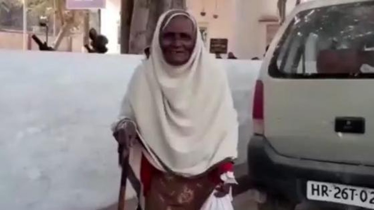 ब्रेकिंग न्यूज़: कलयुगी बेटे ने बुजुर्ग माँ को घर से निकाला, दर-दर भटक रही पीड़िता