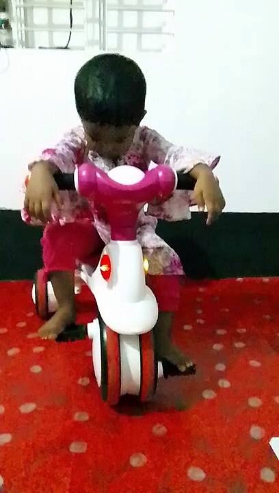 ছামিরা বাবু গাড়ি নিয়ে কী করছে Samira & Mariam world's