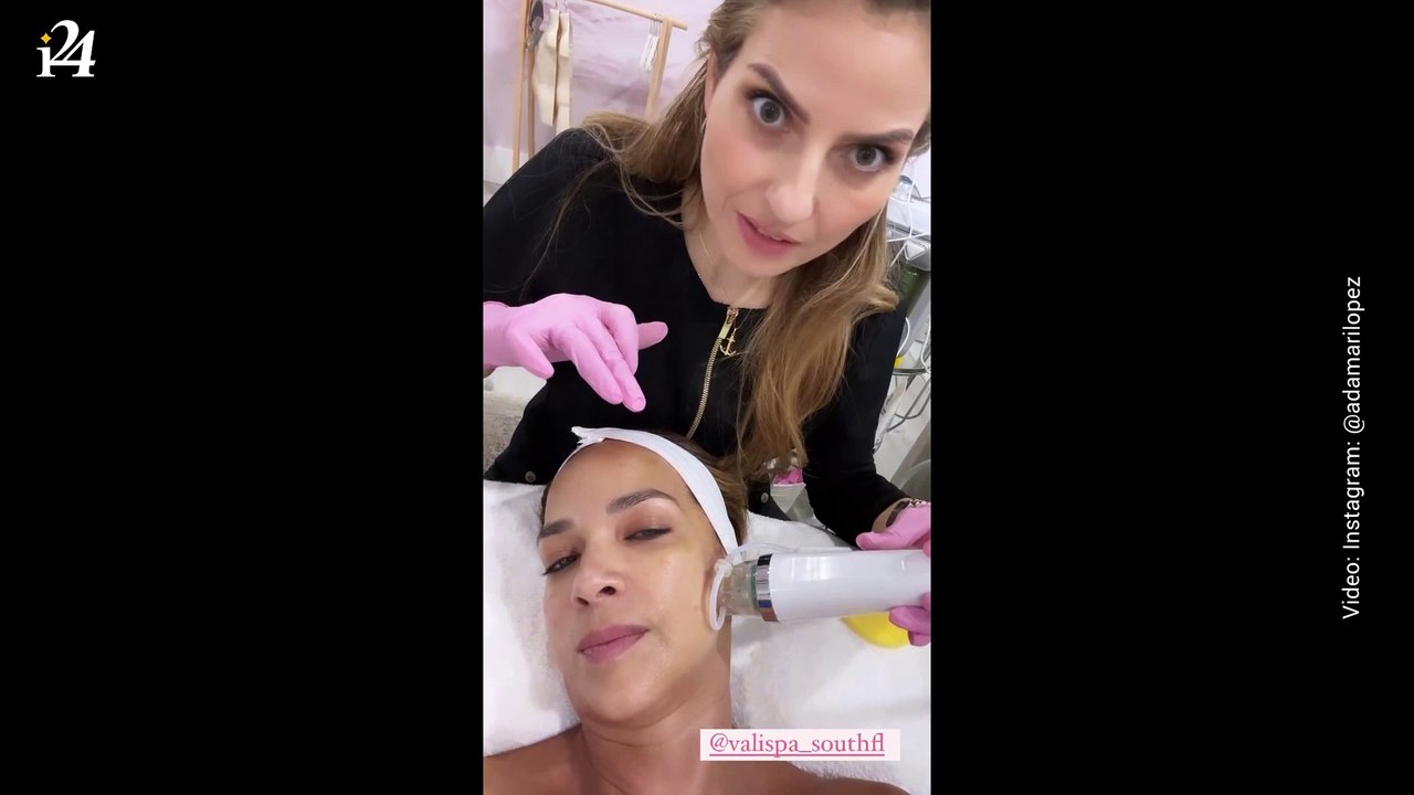 Adamari López enseña lo que se hace en el rostro para lucir más joven