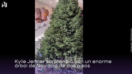 “Reina del show siempre”: Kylie Jenner sorprendió con un enorme árbol de Navidad de dos pisos