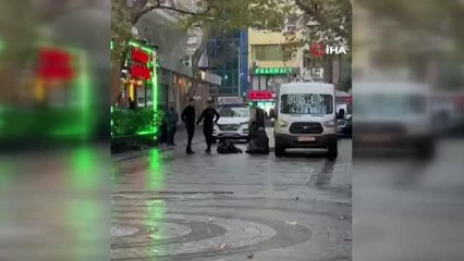 Taksim'de yol kenarına bırakılan valiz paniğe neden oldu