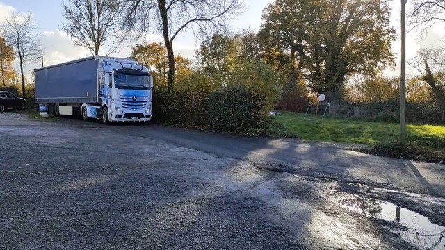 Un camion de l'Orne à l'effigie du groupe Indochine
