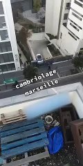 Un cambrioleur bloqué par un portail force le passage à Marseille