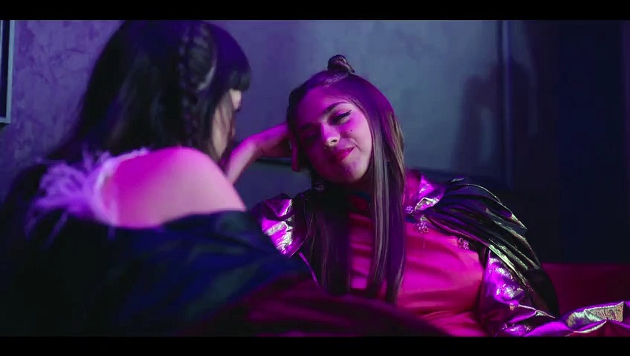 Elite_ Season 6 _ Kiss Scenes — Mencia and Sara (Martina Cariddi and Carmen Arrufat)