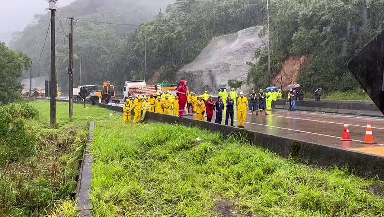 Chuva prejudica busca por vítimas na BR-376, afirmam bombeiros de SC