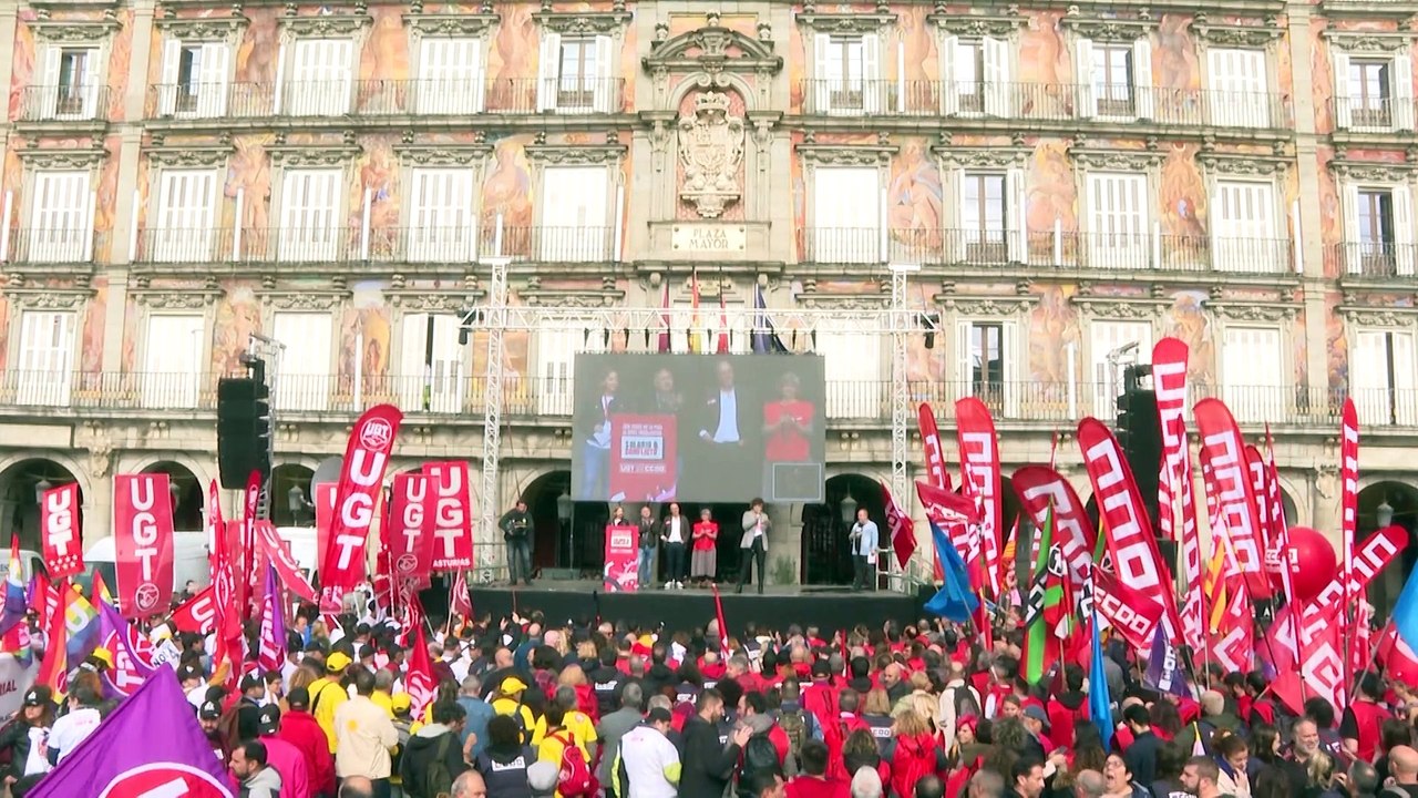 La AEB acuerda con CCOO y UGT un incremento salarial para los empleados de banca del 4,5%