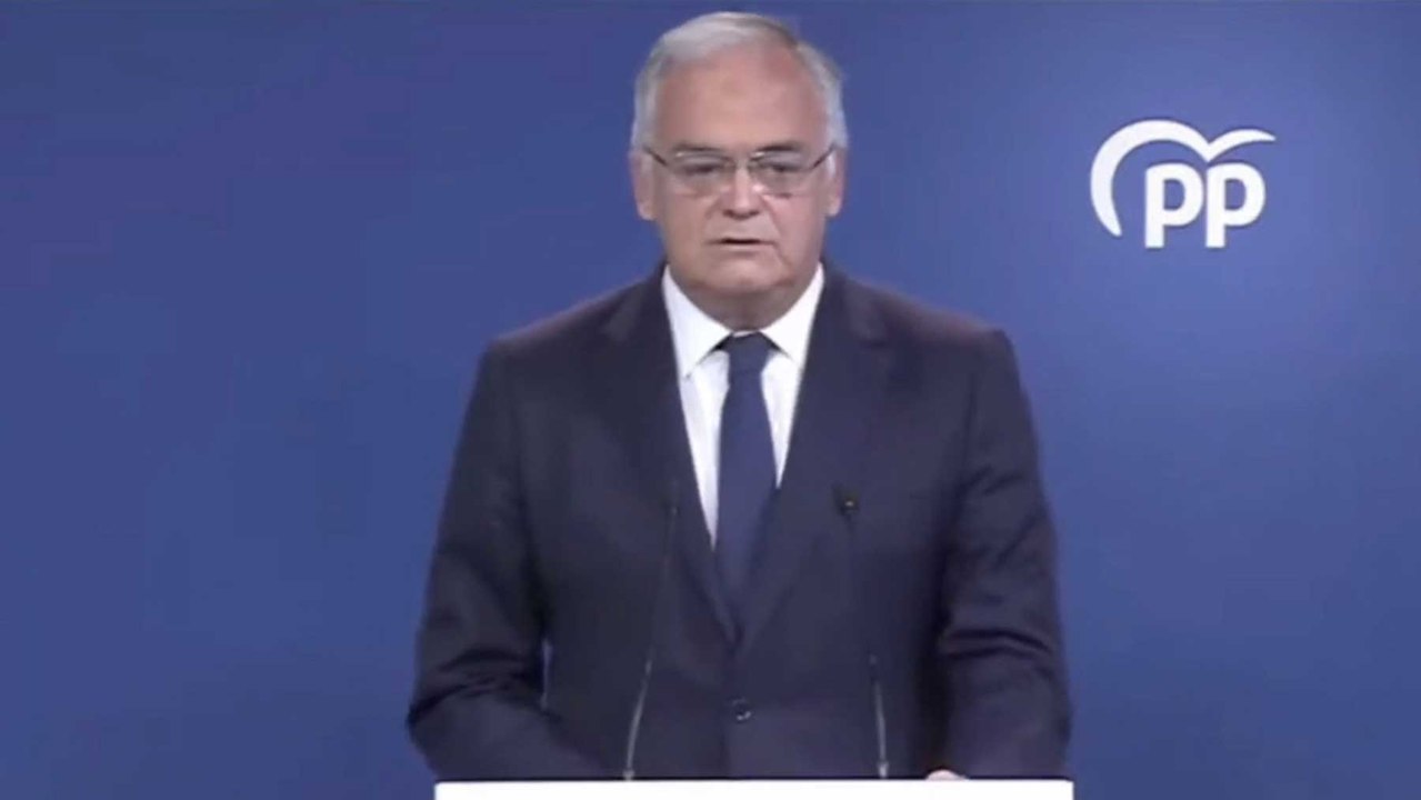 Esteban González Pons ofrece una rueda de prensa desde la sede del PP