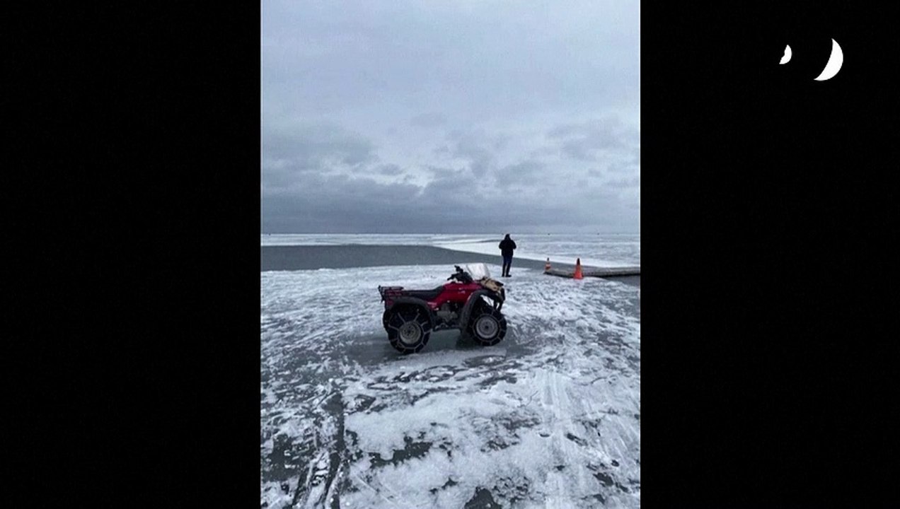 Pescadores resgatados de placa de gelo à deriva