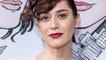 Lizzy Caplan Says She’s Here For the Lindsay Lohan Renaissance