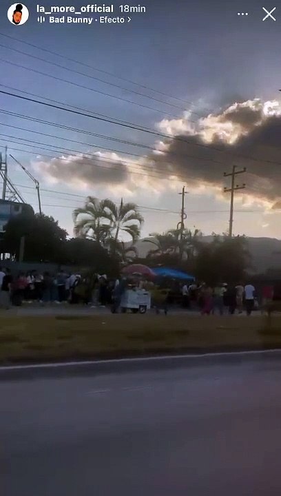 Este es el ambiente que se vive previo al concierto de Bad Bunny en SPS