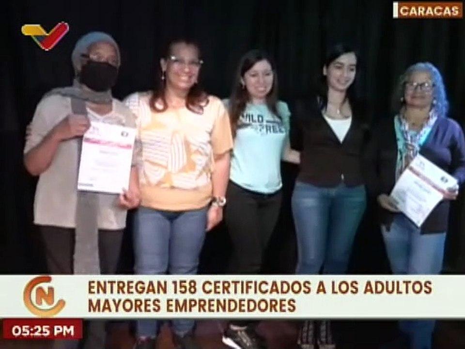 Fonpyme entrega certificados a los adultos mayores emprendedores de la Fundación Corazón Mayor