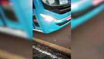 Homem relata grosserias de motorista de ônibus ao reclamar de freada brusca