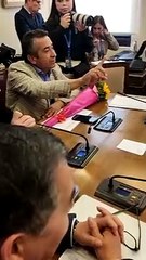 Gaspar Rivas se enfurece y le sacó la madre a sus compañeros de bancada